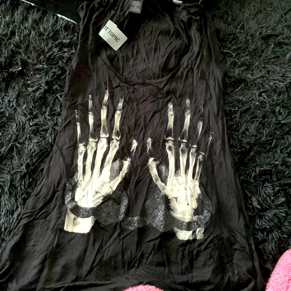 Teenage runaway skull hands shirt
